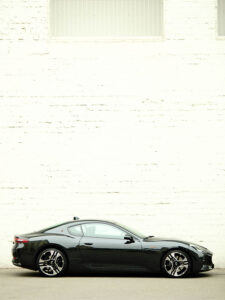 SPIRIT Magazin Maserati Weisse Wand